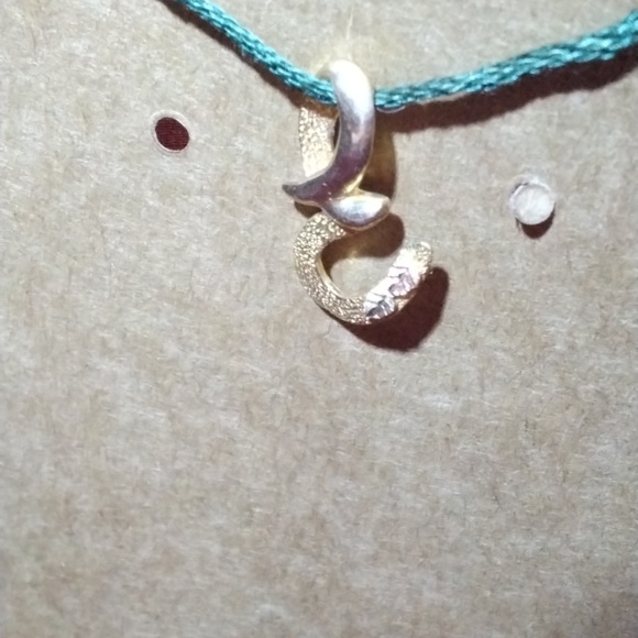 Black Hills Gold pendent letter E - Picture 4 of 5